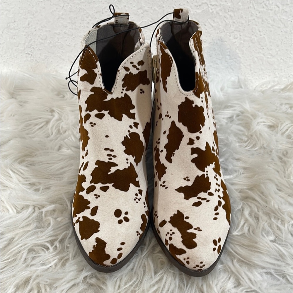 Arula Lottie Calf Suede Ankle Boots Cow Print Ankle Booties Size 7W NEW
